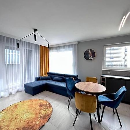 New Apart - Next To Sky Tower Apartment Wroclaw Bagian luar foto