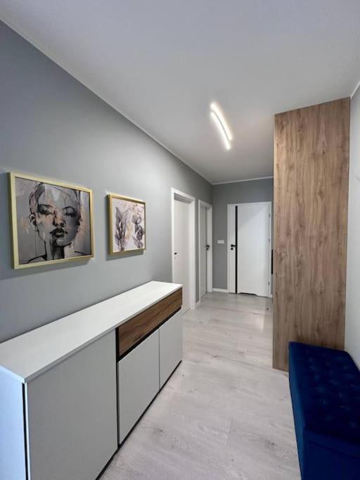 New Apart - Next To Sky Tower Apartment Wroclaw Bagian luar foto