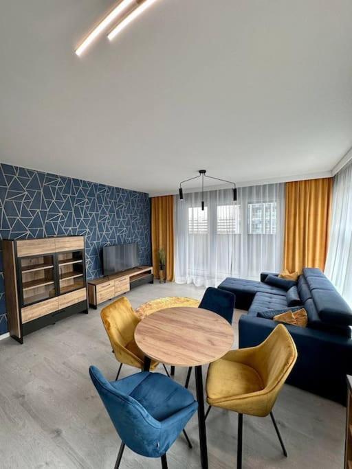 New Apart - Next To Sky Tower Apartment Wroclaw Bagian luar foto