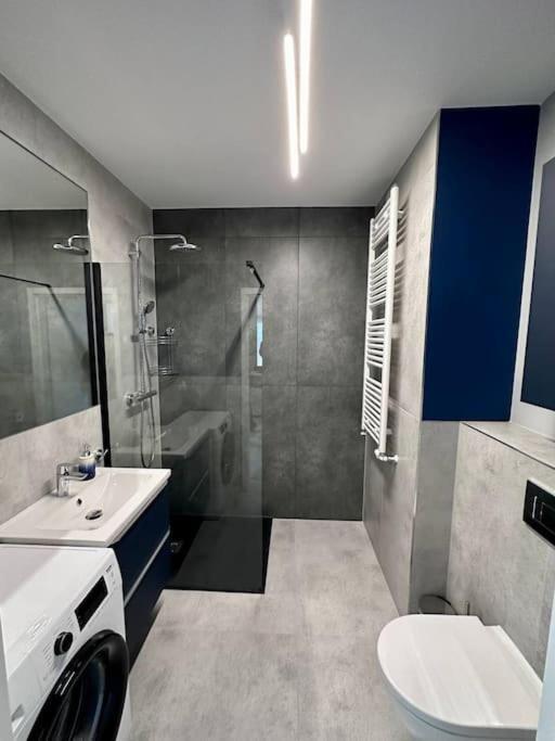 New Apart - Next To Sky Tower Apartment Wroclaw Bagian luar foto